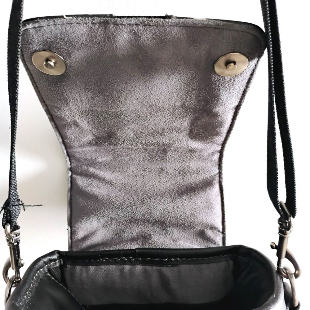 Icon Camera Bag with Adjustable Strap - Picture 4 of 11